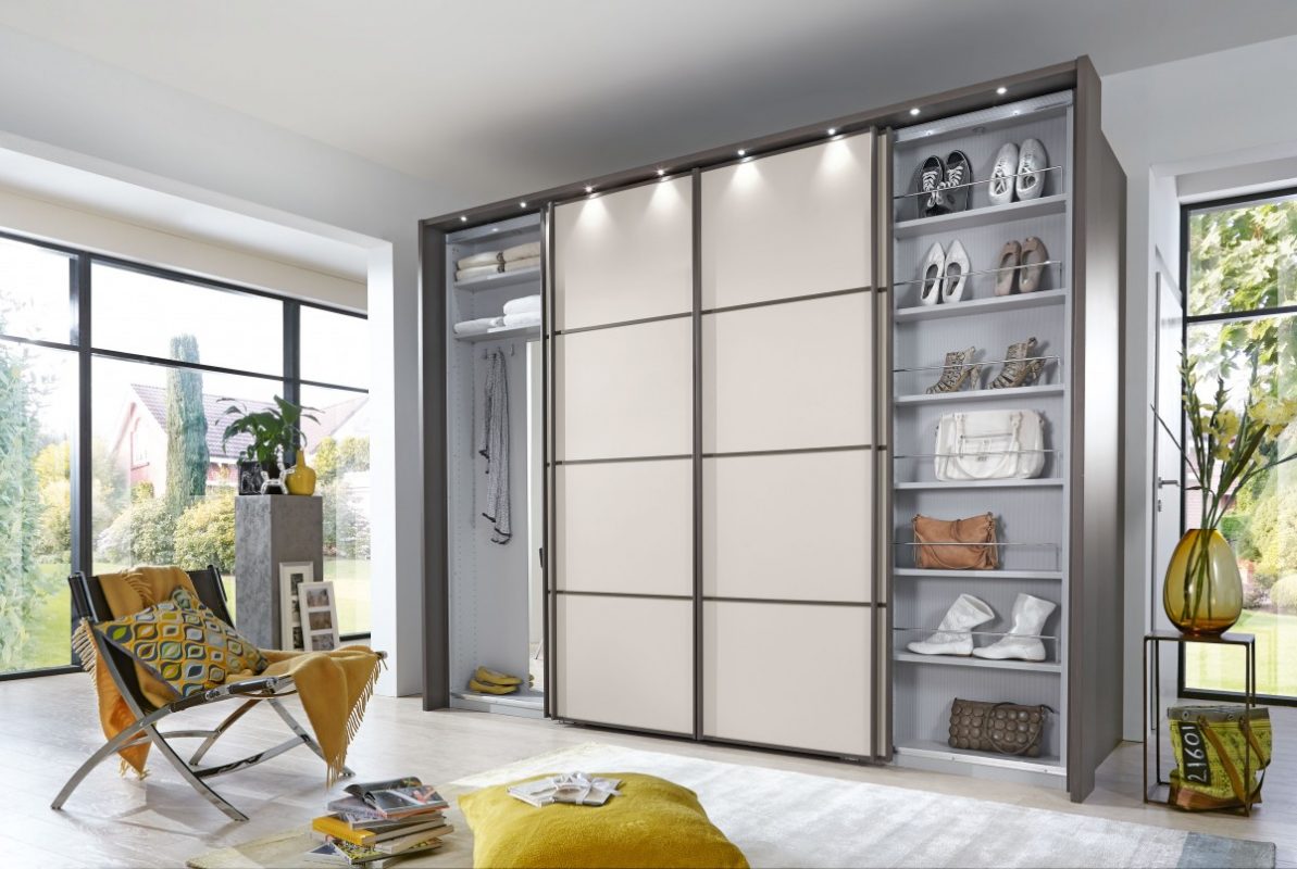 4-Differences-Between-Sliding-Hinged-Wardrobes-Johnstown-Waterford-YUNAX-1193x800  